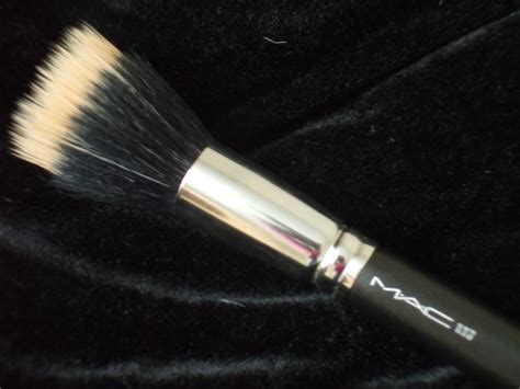 mac stippling brush